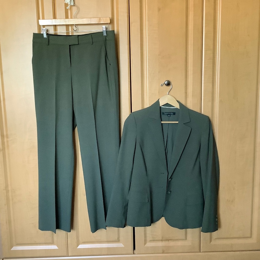 Anne Klein  2Piece  Pant  / Jacket Professional Business Suit Sz 8 Brown